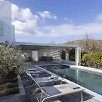 Stunning Beachfront 3br That Has It All! Villa