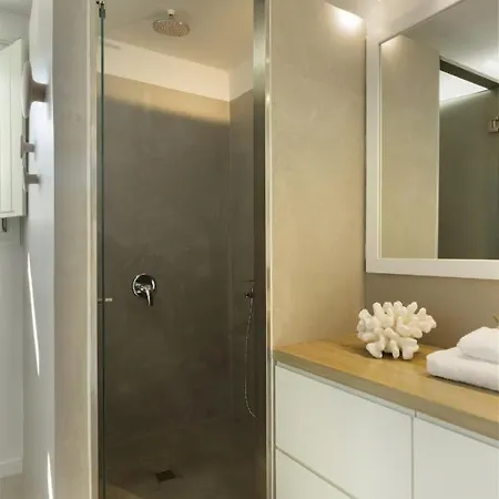 Stunning Beachfront 3br That Has It All! * Ambelas