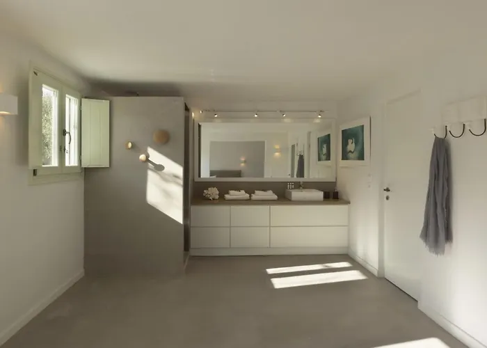 Stunning Beachfront 3br That Has It All! Villa